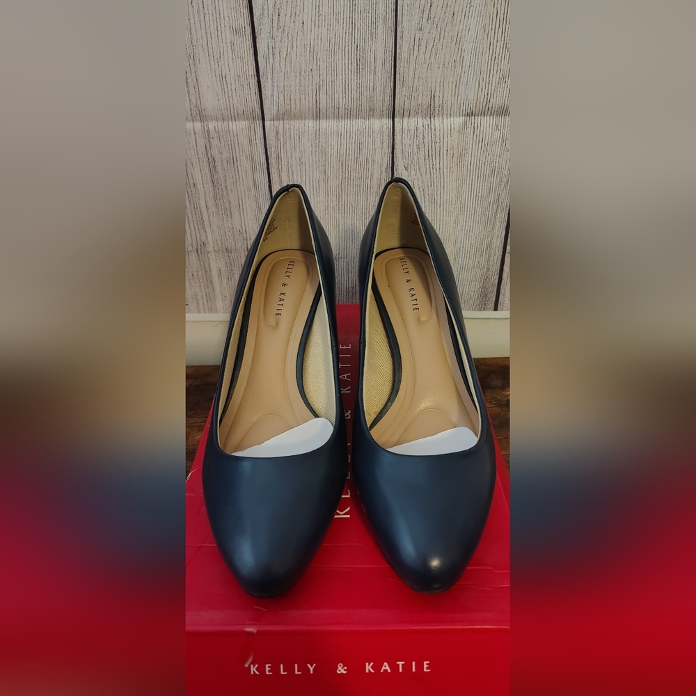 Kelly & Katie Size 6.5 Wide Navy Blue Heels Women's